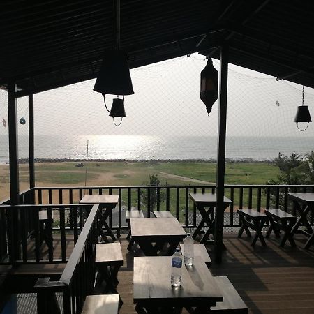 Le Petit Hotel & Restaurant Negombo Bagian luar foto