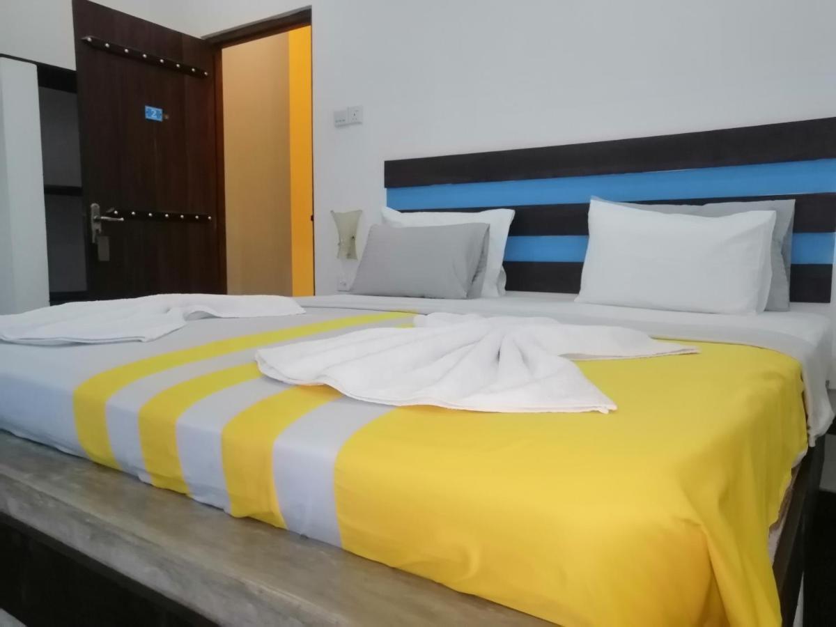 Le Petit Hotel & Restaurant Negombo Bagian luar foto