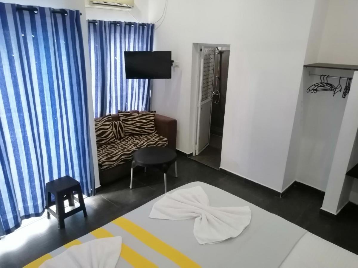 Le Petit Hotel & Restaurant Negombo Bagian luar foto
