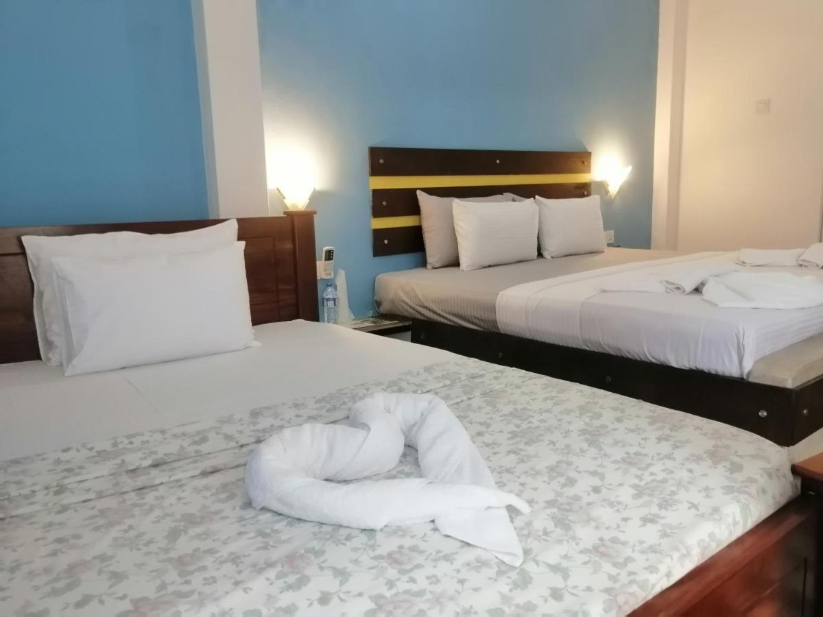 Le Petit Hotel & Restaurant Negombo Bagian luar foto