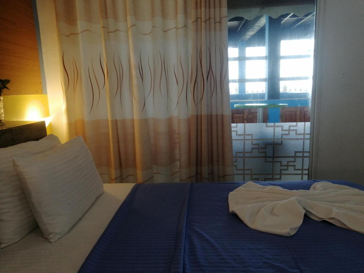 Le Petit Hotel & Restaurant Negombo Bagian luar foto
