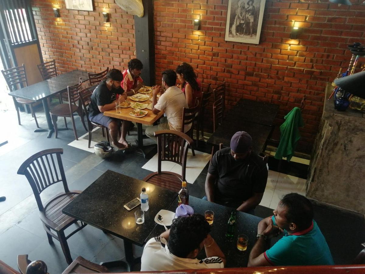 Le Petit Hotel & Restaurant Negombo Bagian luar foto