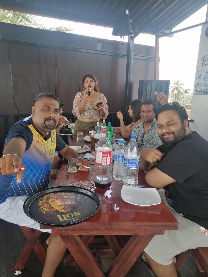 Le Petit Hotel & Restaurant Negombo Bagian luar foto