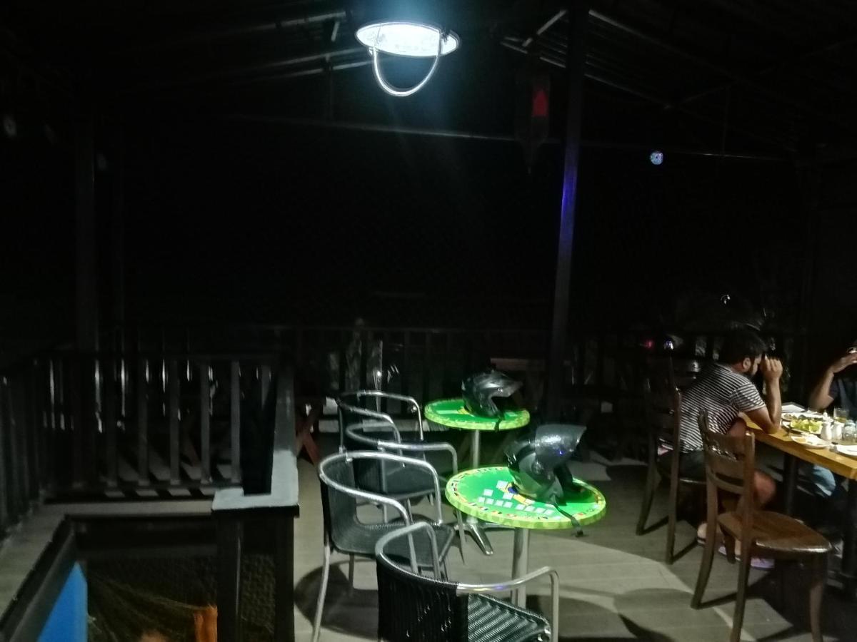 Le Petit Hotel & Restaurant Negombo Bagian luar foto