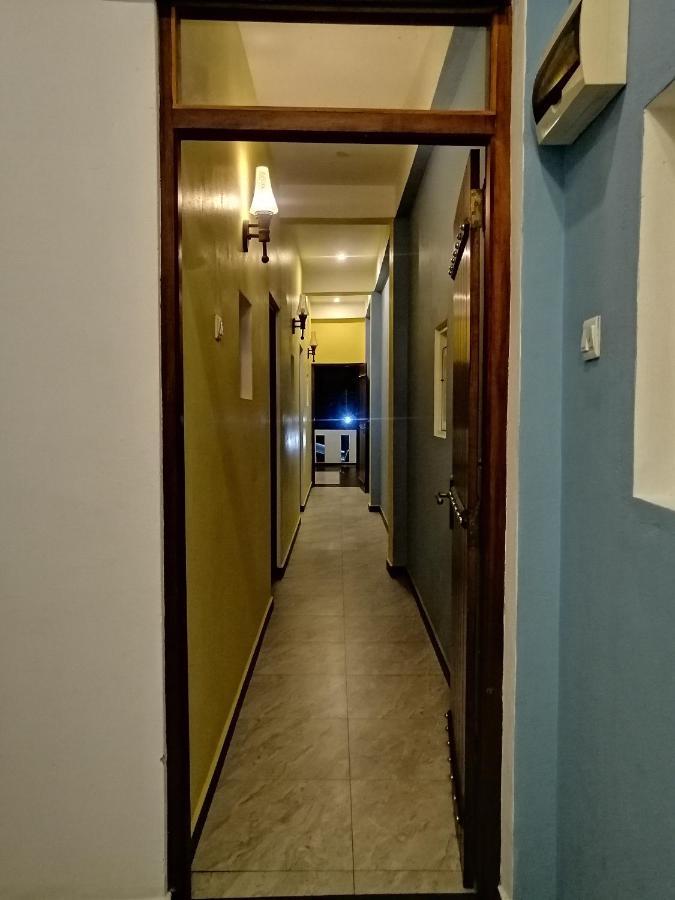 Le Petit Hotel & Restaurant Negombo Bagian luar foto