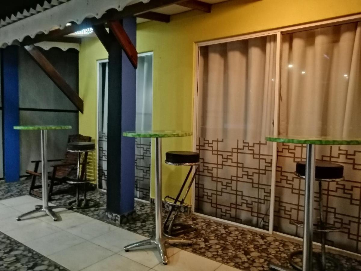 Le Petit Hotel & Restaurant Negombo Bagian luar foto