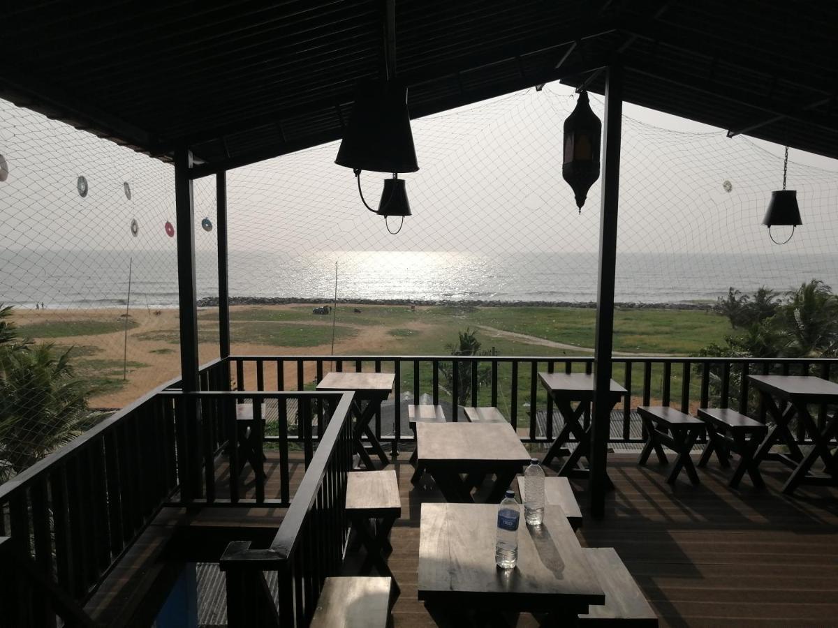 Le Petit Hotel & Restaurant Negombo Bagian luar foto