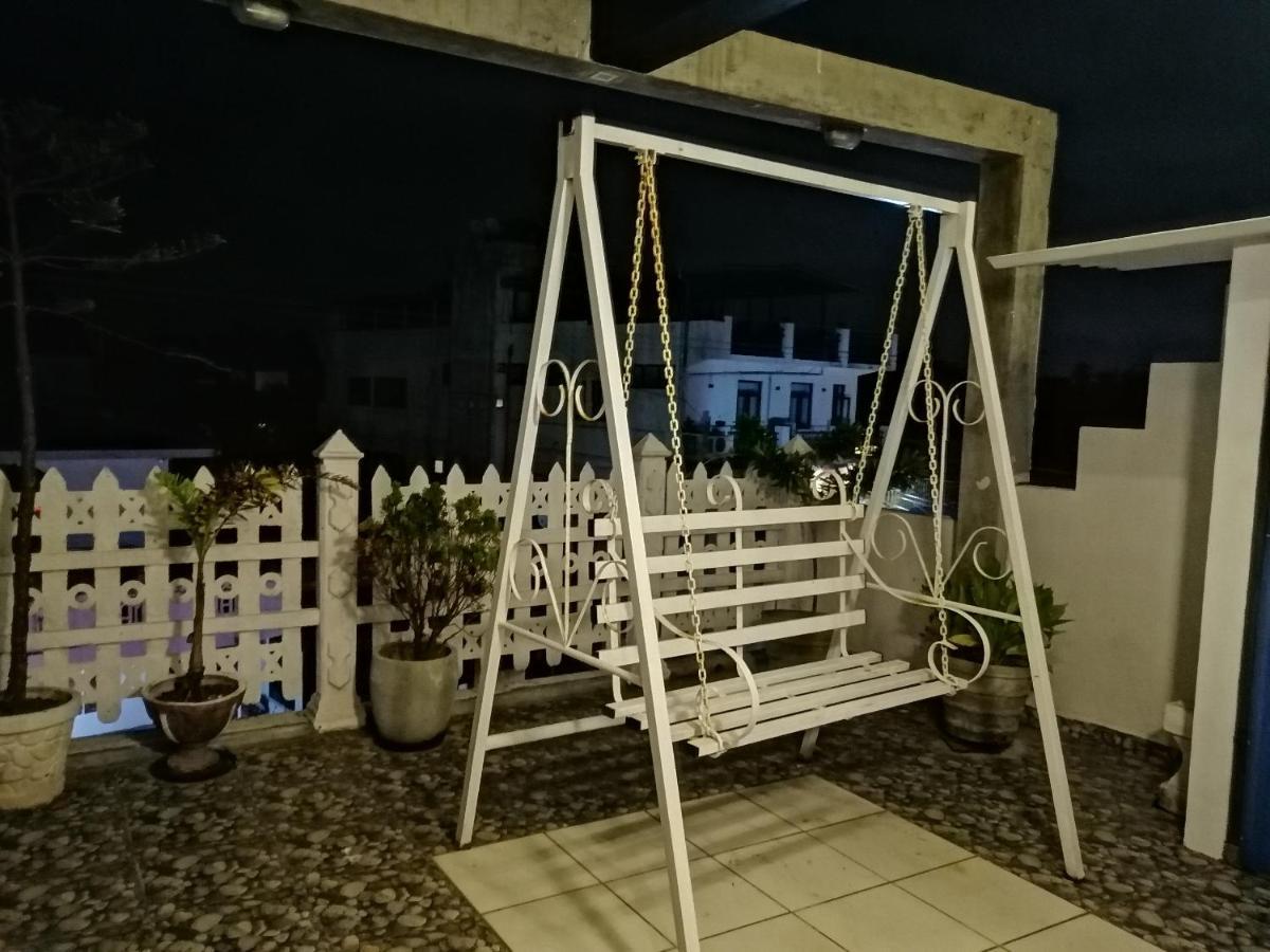 Le Petit Hotel & Restaurant Negombo Bagian luar foto