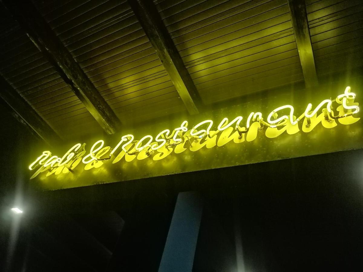 Le Petit Hotel & Restaurant Negombo Bagian luar foto