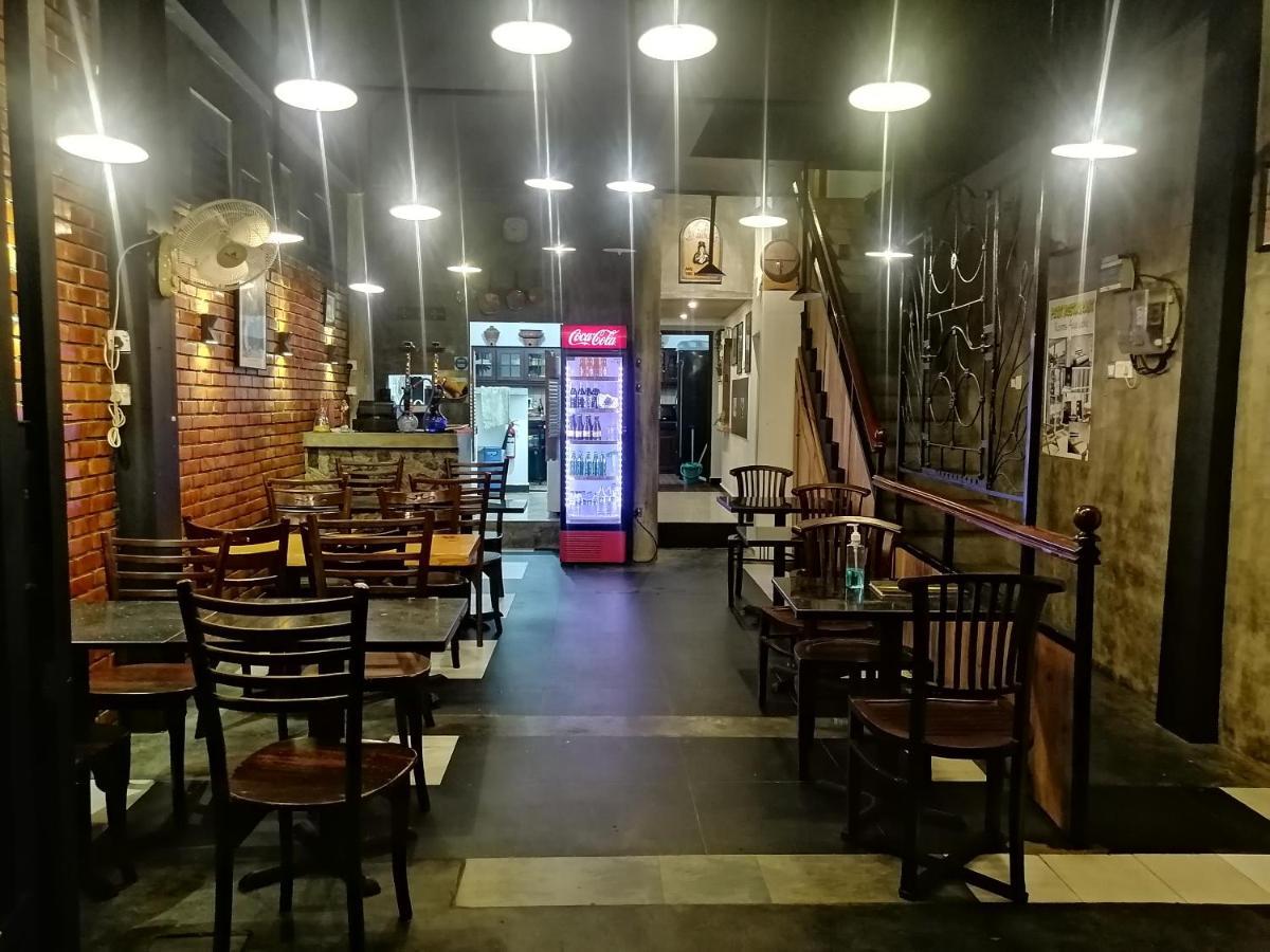 Le Petit Hotel & Restaurant Negombo Bagian luar foto