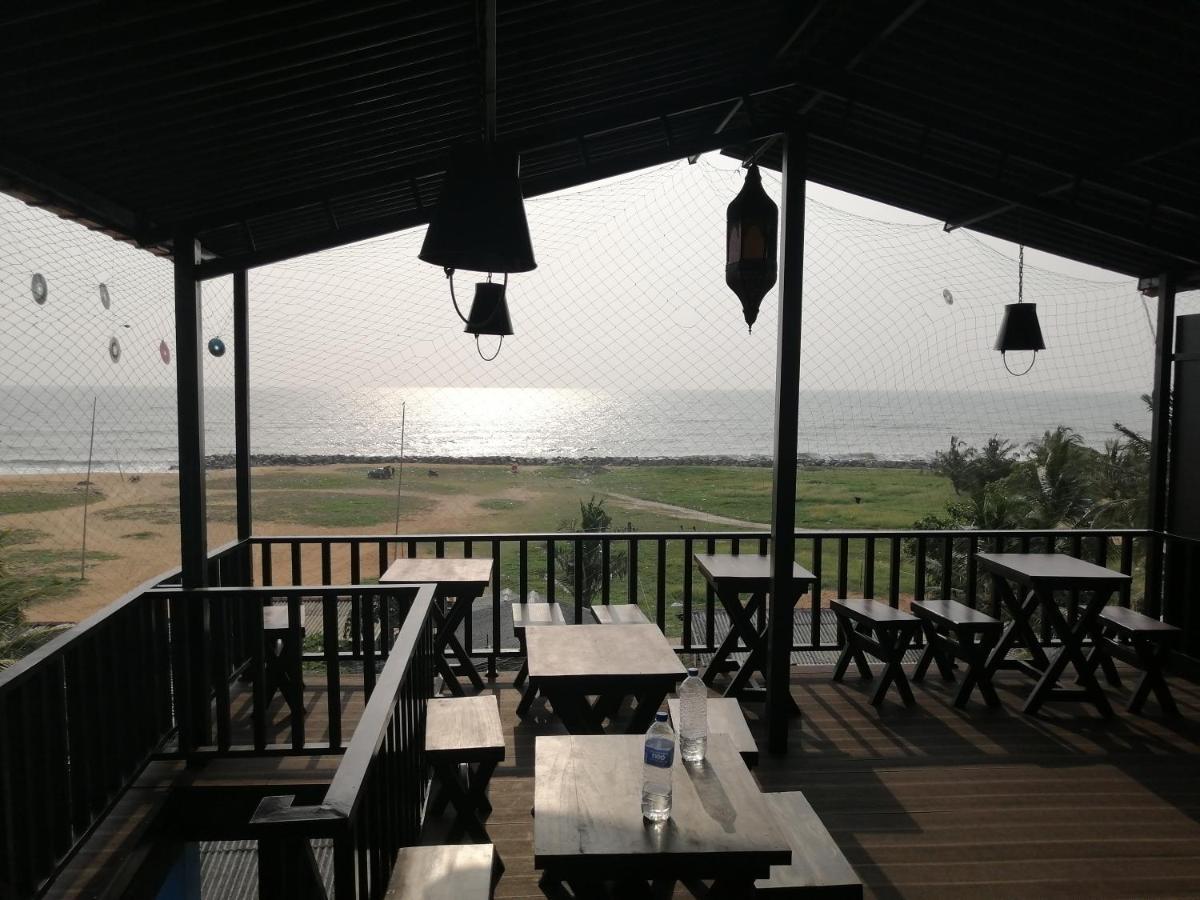 Le Petit Hotel & Restaurant Negombo Bagian luar foto